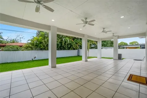 2850 NW 5th Street Miami FL 33125
