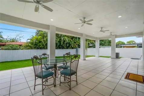 2850 NW 5th Street Miami FL 33125