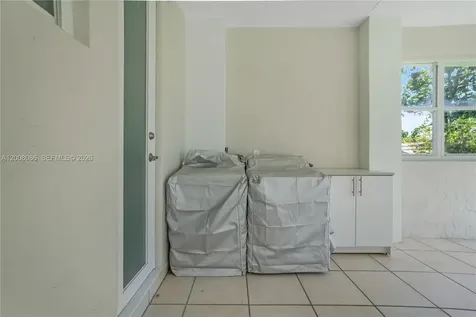 2850 NW 5th Street Miami FL 33125