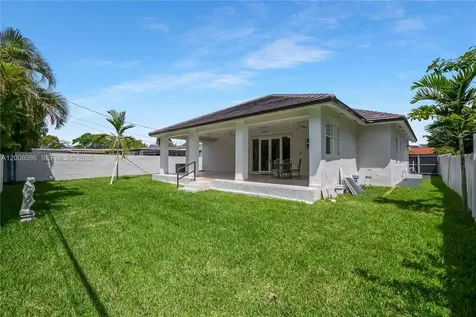 2850 NW 5th Street Miami FL 33125