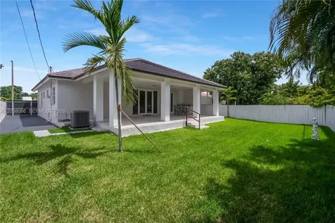 2850 NW 5th Street Miami FL 33125