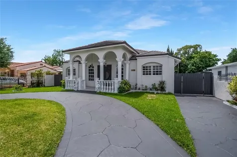 2850 NW 5th Street Miami FL 33125