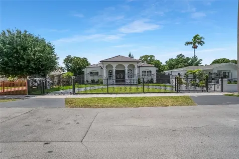 2850 NW 5th Street Miami FL 33125