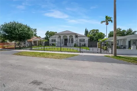 2850 NW 5th Street Miami FL 33125