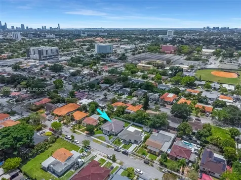 2850 NW 5th Street Miami FL 33125