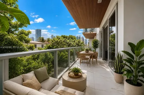 545 SW 11th Street Miami FL 33129