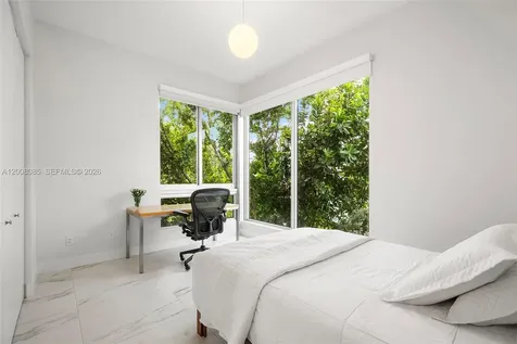 545 SW 11th Street Miami FL 33129