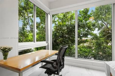 545 SW 11th Street Miami FL 33129