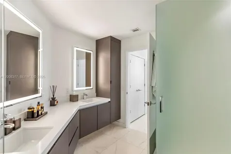 851 NE 1st Avenue Miami FL 33132