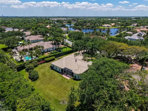 12743 N Winners Circle Davie FL 33330
