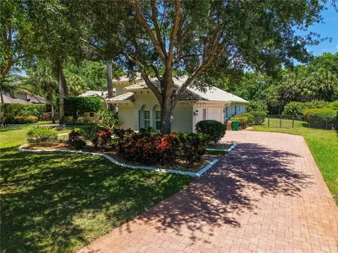 12743 N Winners Circle Davie FL 33330