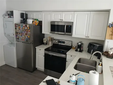 5085 NW 7th Street Miami FL 33126
