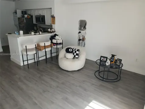 5085 NW 7th Street Miami FL 33126