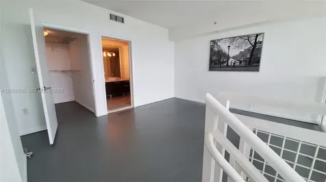 253 NE 2nd Street Miami FL 33132