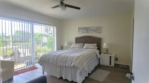 2200 Park Lane Hollywood FL 33021