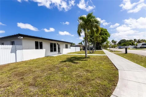 3001 SW 35th Avenue West Park FL 33023