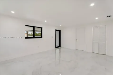 851 W 35th Street Hialeah FL 33012