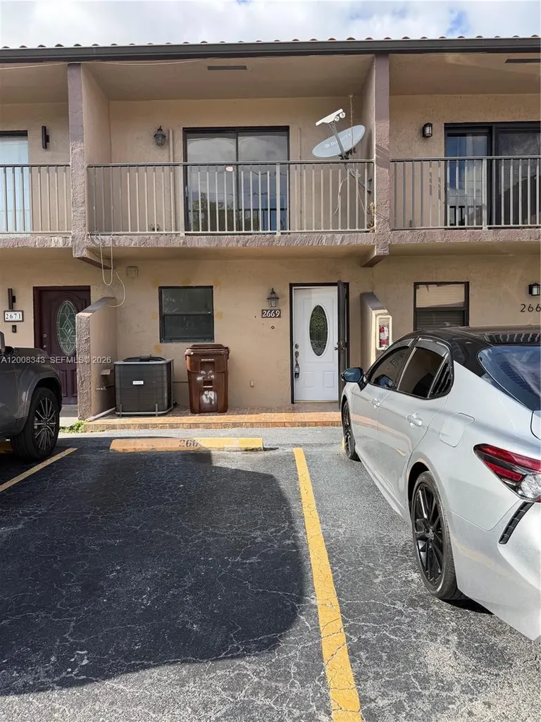 2669 W 52nd Street Hialeah FL 33016