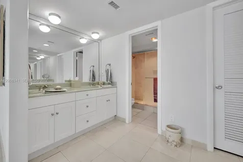 607 Ocean Drive Key Biscayne FL 33149