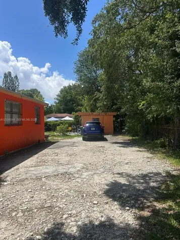 1118 NW 47th Street Miami FL 33127