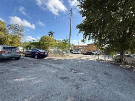 4370 NW 11th Street Miami FL 33126