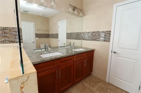 605 NE 28th Street Wilton Manors FL 33334