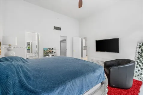 2679 S Parkview Drive Hallandale Beach FL 33009