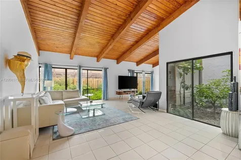 2679 S Parkview Drive Hallandale Beach FL 33009