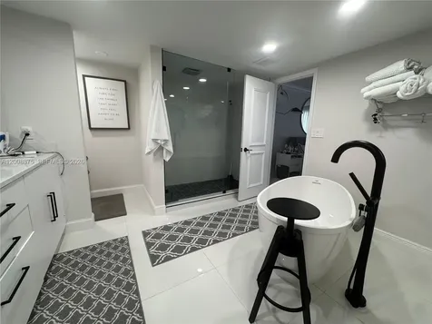 11113 Biscayne Boulevard Miami FL 33181
