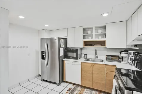 100 Bayview Drive Sunny Isles Beach FL 33160