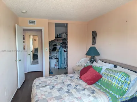 15610 NE 6th Avenue Miami FL 33162