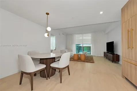 77 SE 5 Miami FL 33131-2507