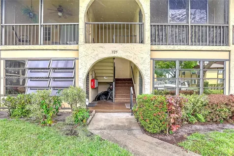 325 Pine Ridge Circle Green Acres FL 33463