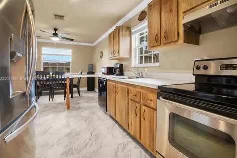 7471 SW 1st Street Margate FL 33068