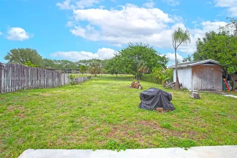 7471 SW 1st Street Margate FL 33068