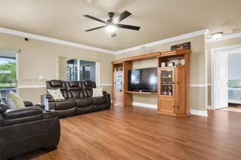 7471 SW 1st Street Margate FL 33068