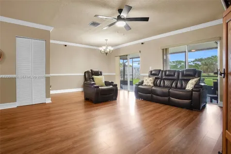 7471 SW 1st Street Margate FL 33068
