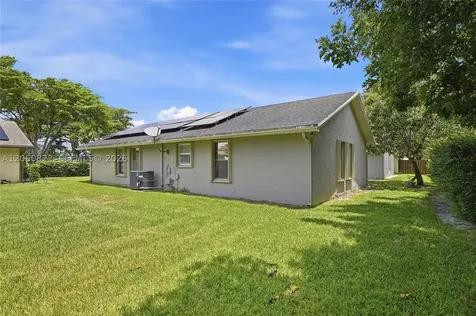 7196 SW 22nd Place Davie FL 33317