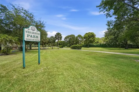 7196 SW 22nd Place Davie FL 33317