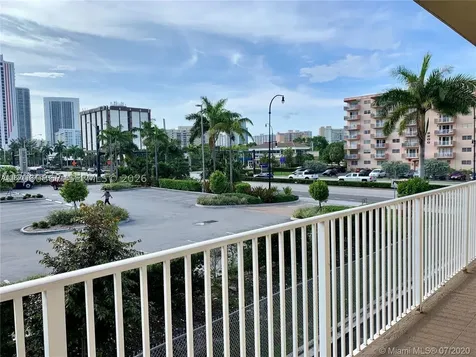 Hallandale Beach FL 33009