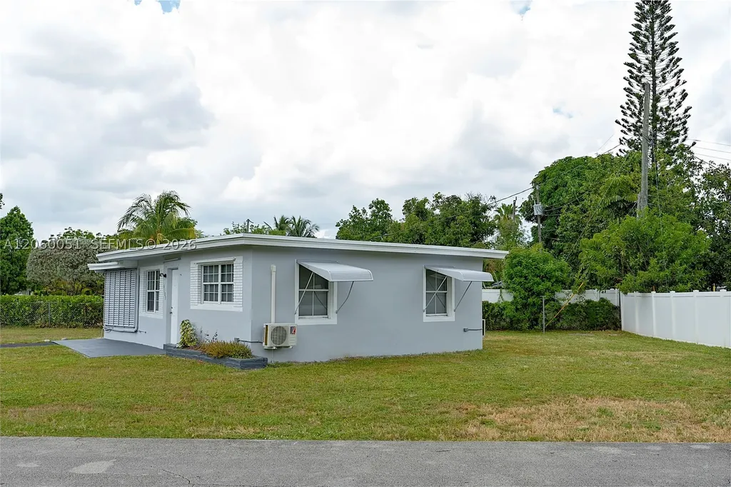 6103 Monroe Street Hollywood FL 33023