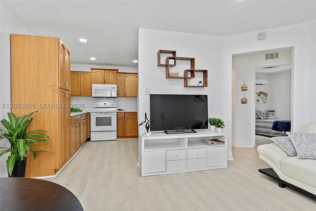 6103 Monroe Street Hollywood FL 33023