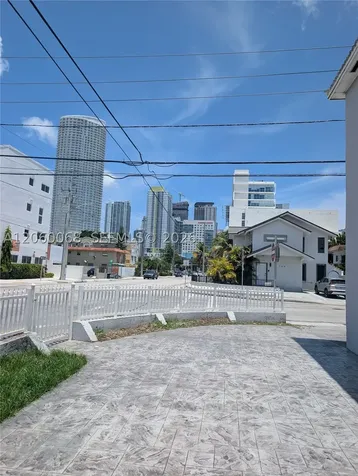 500 SW 7th Street Miami FL 33130