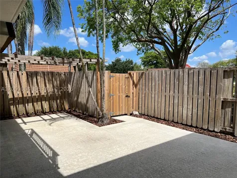 9105 SW 19th Place Davie FL 33324