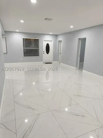 552 NE 161st Street Miami FL 33162