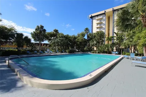 4550 NW 9th Street Miami FL 33126