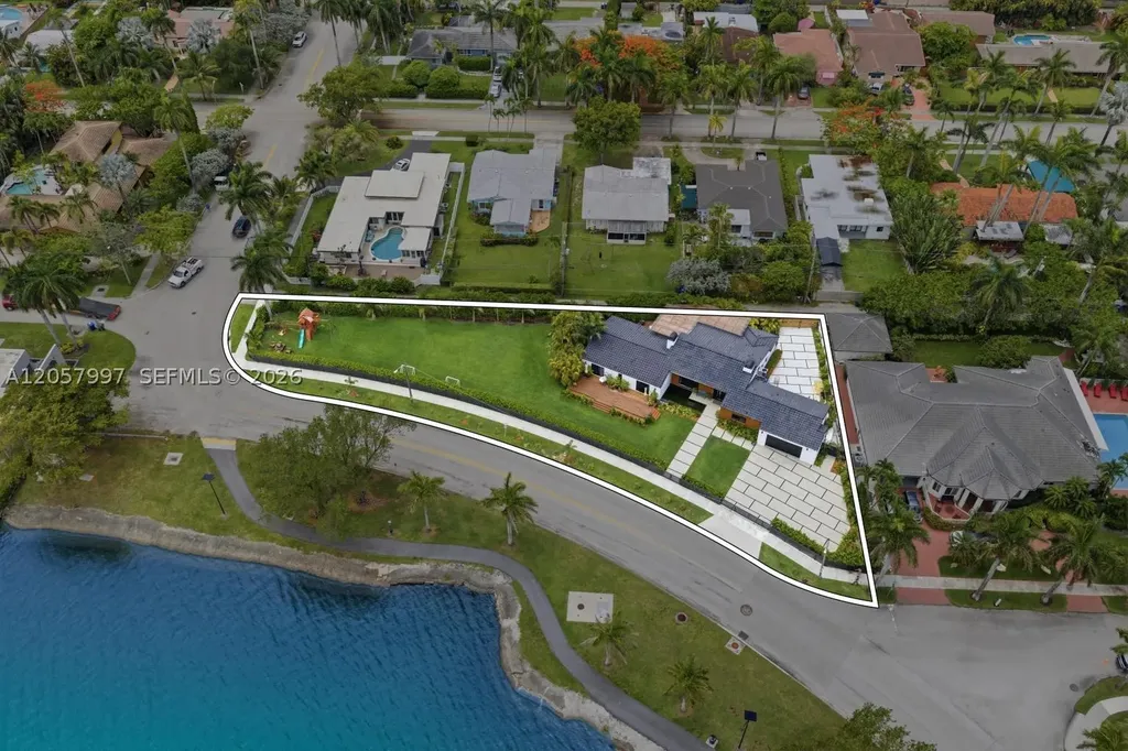 1204 S Northlake Drive Hollywood FL 33019
