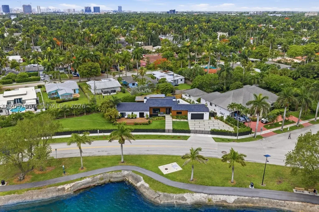 1204 S Northlake Drive Hollywood FL 33019