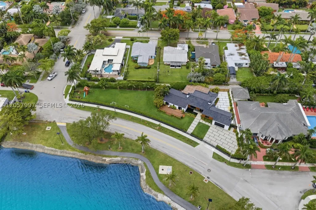 1204 S Northlake Drive Hollywood FL 33019