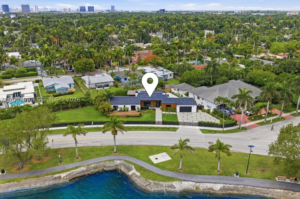 1204 S Northlake Drive Hollywood FL 33019